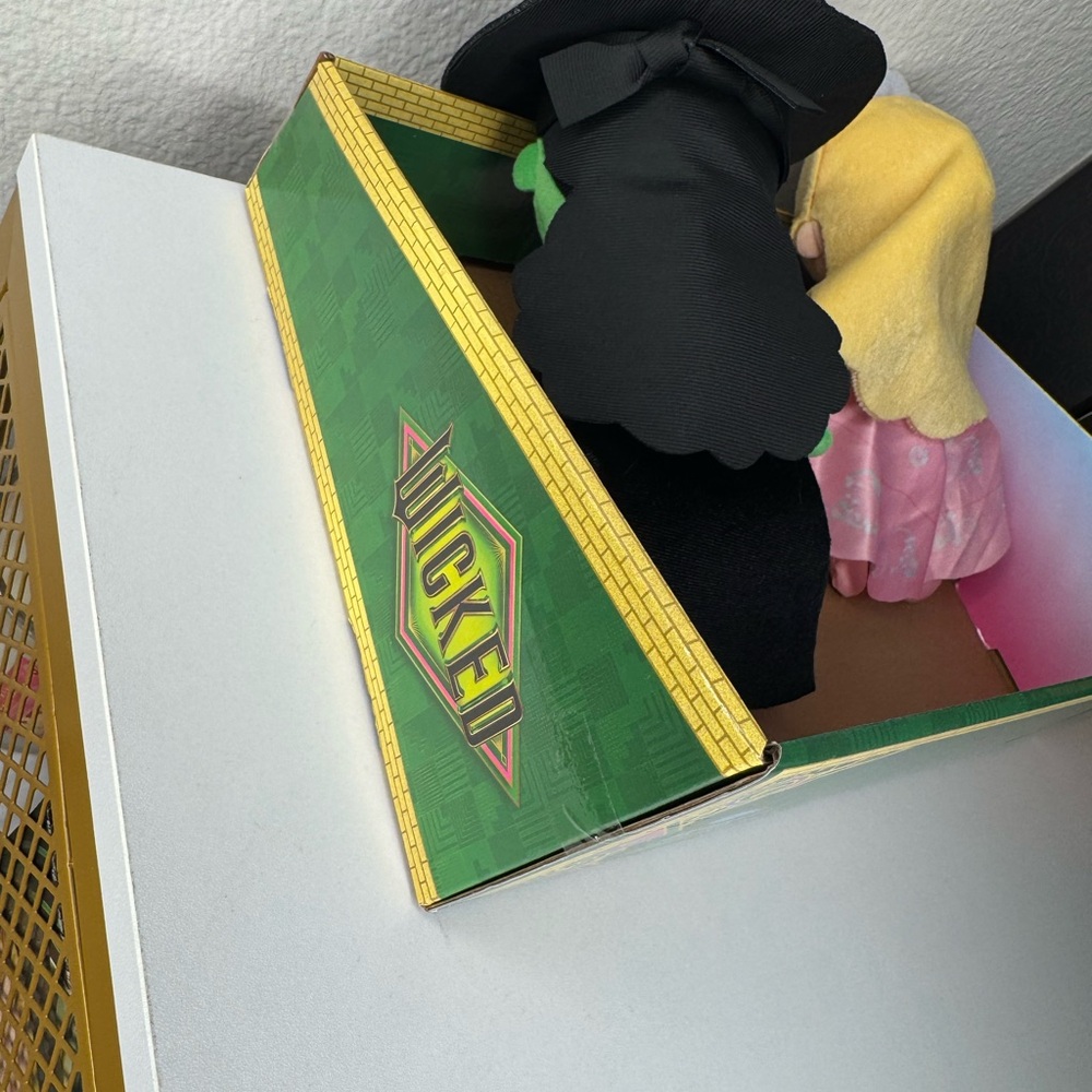 Wicked 10’Plush Elphaba Wicked Witch & Glinda The Good NEW with Display Box - Picture 6 of 8